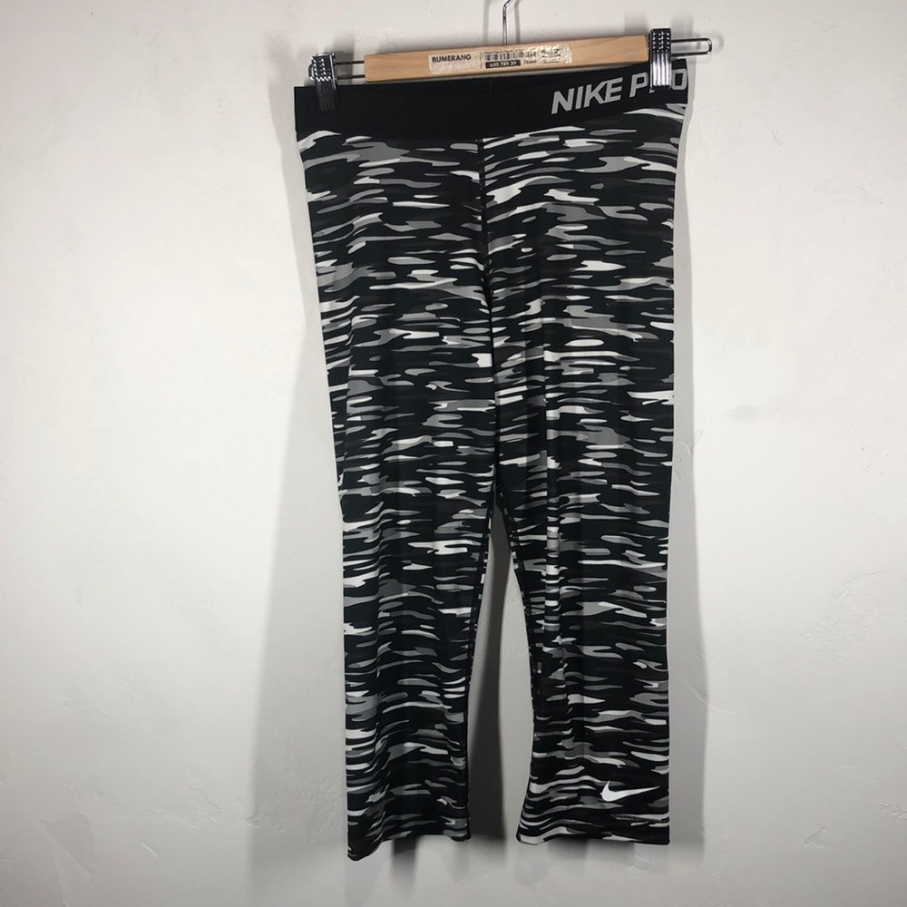 Nike Pro Camouflage Capri Leggings Size Medium Gem